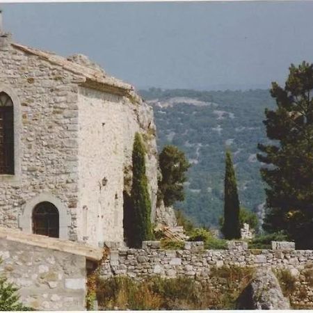 Ancienne Chapelle Du 12E Siecle Restauree En Maison De Caractere Sur Falaise 에게즈 외부 사진